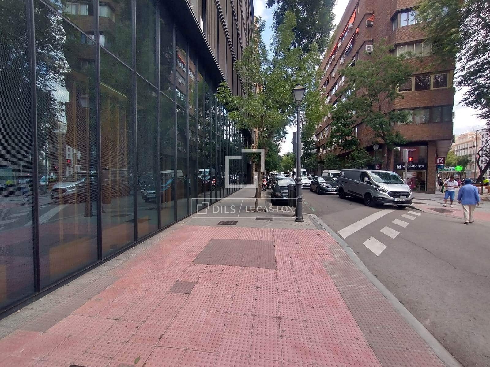 2 bedroom Apartment for sale in Madrid city with garage - € 980,000 (Ref: 9805390)