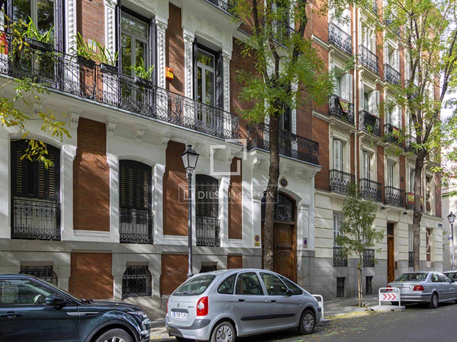 2 bedroom Apartment for sale in Madrid city with garage - € 980,000 (Ref: 9805390)