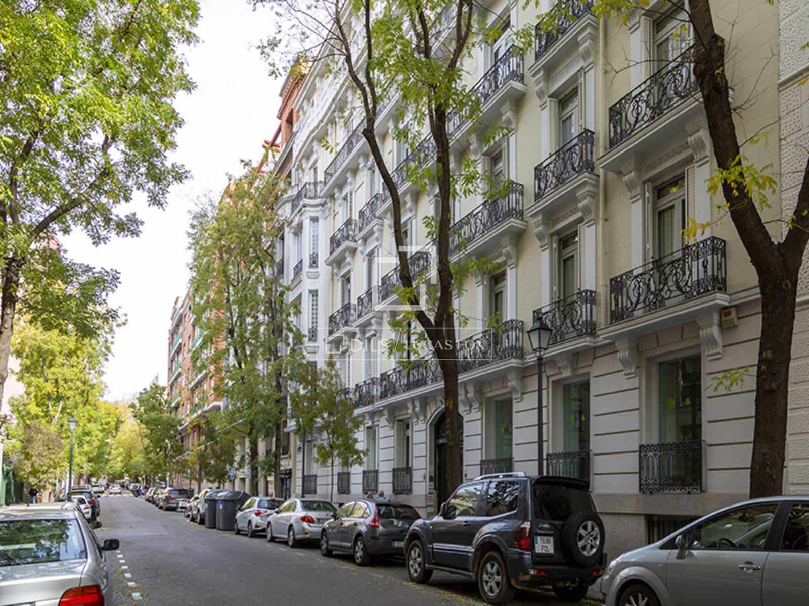 2 bedroom Apartment for sale in Madrid city with garage - € 980,000 (Ref: 9805390)