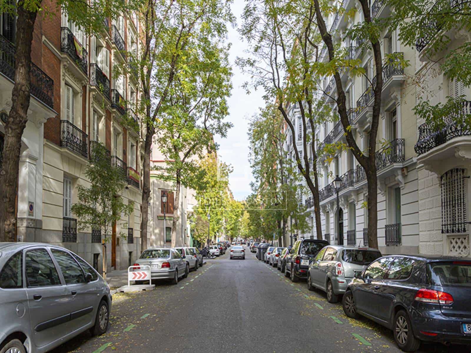 2 bedroom Apartment for sale in Madrid city with garage - € 980,000 (Ref: 9805390)