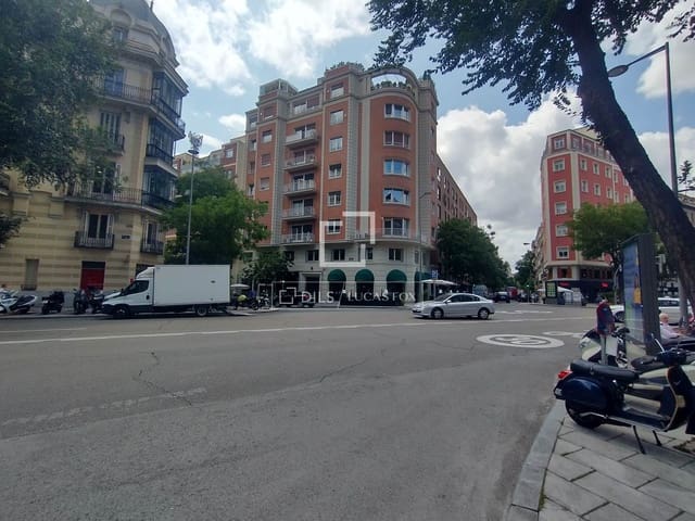 2 bedroom Apartment for sale in Rios Rosas, Madrid city with garage - € 980,000 (Ref: 9805390)