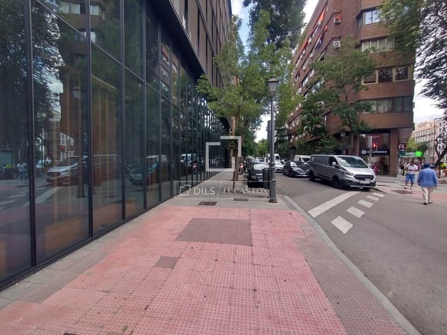 2 bedroom Apartment for sale in Rios Rosas, Madrid city with garage - € 980,000 (Ref: 9805390)