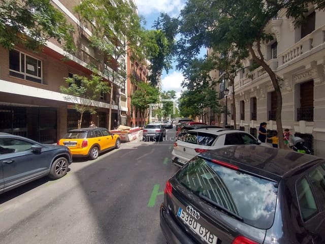 2 bedroom Apartment for sale in Rios Rosas, Madrid city with garage - € 980,000 (Ref: 9805390)