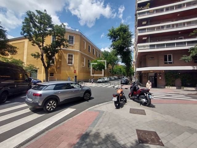 2 bedroom Apartment for sale in Rios Rosas, Madrid city with garage - € 980,000 (Ref: 9805390)