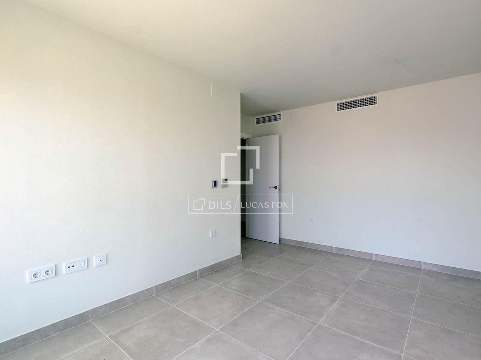 2 sovrum Lägenhet till salu i Estepona med pool garage - 399 000 € (Ref: 9805665)