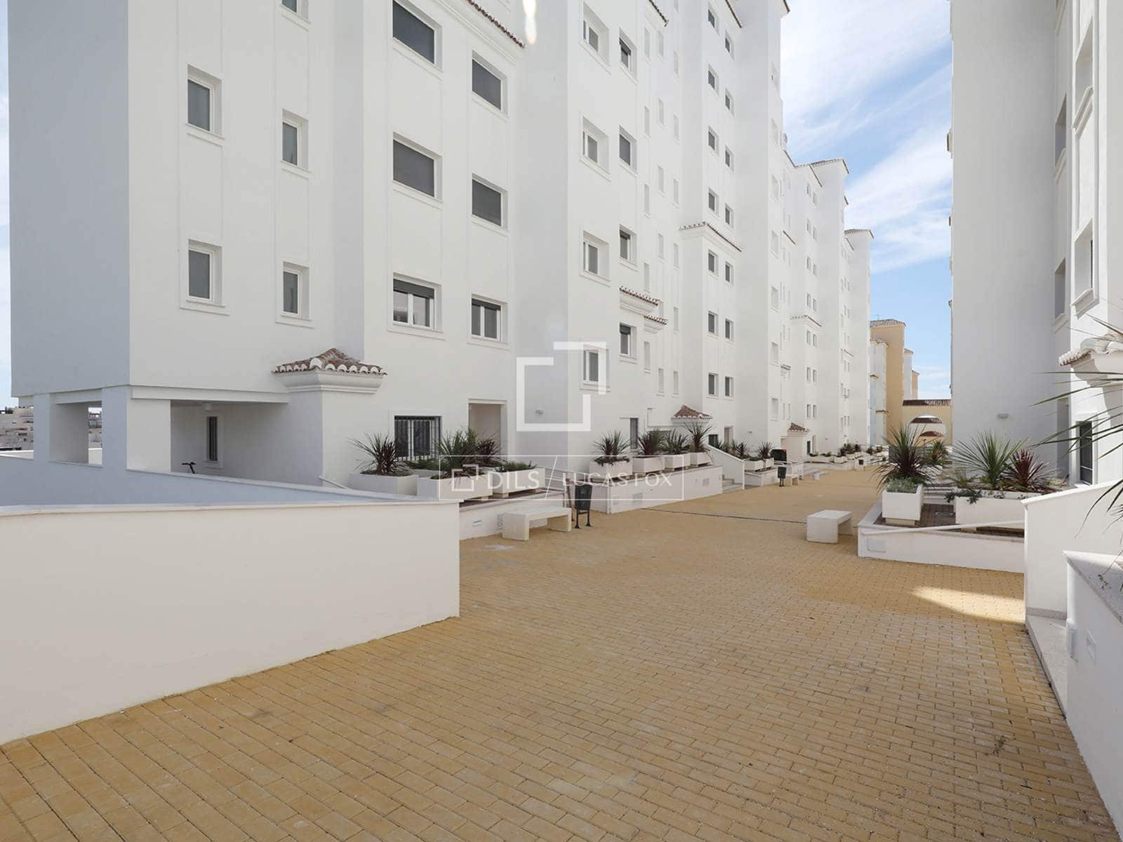 2 sovrum Lägenhet till salu i Estepona med pool garage - 399 000 € (Ref: 9805665)