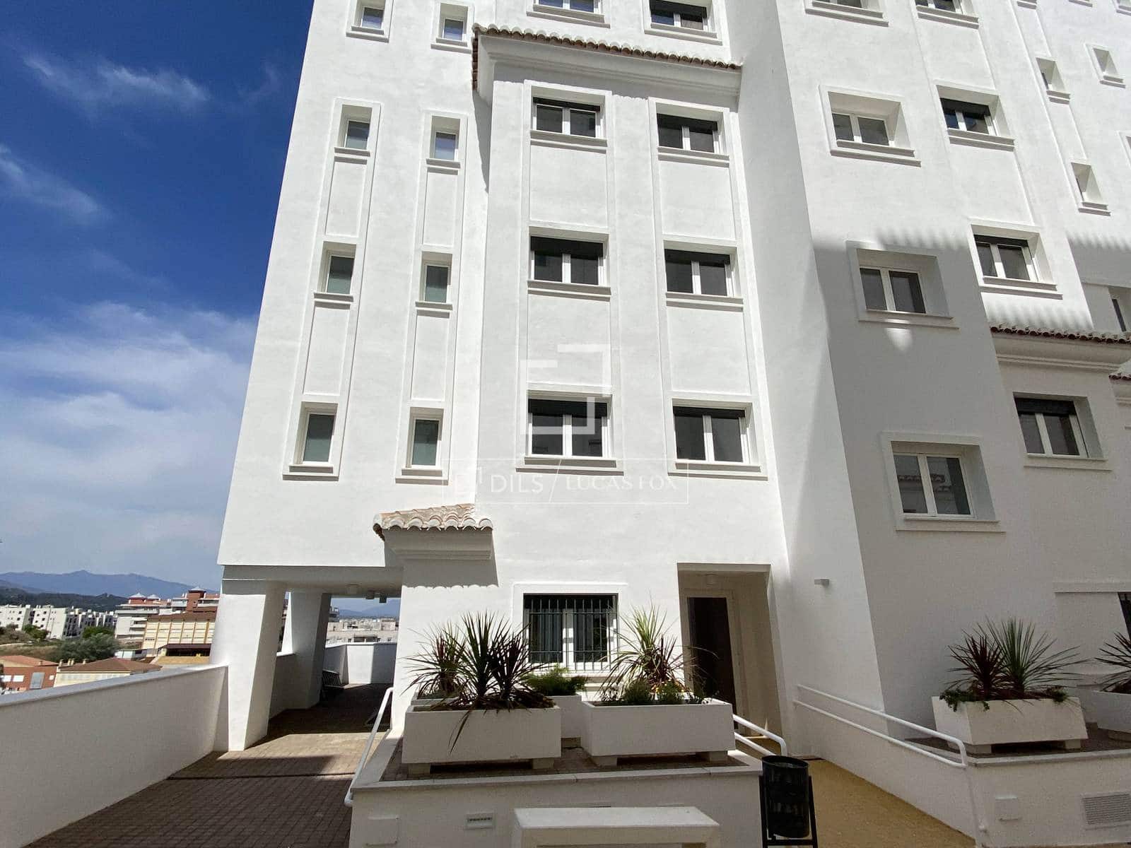 2 sovrum Lägenhet till salu i Estepona med pool garage - 399 000 € (Ref: 9805665)