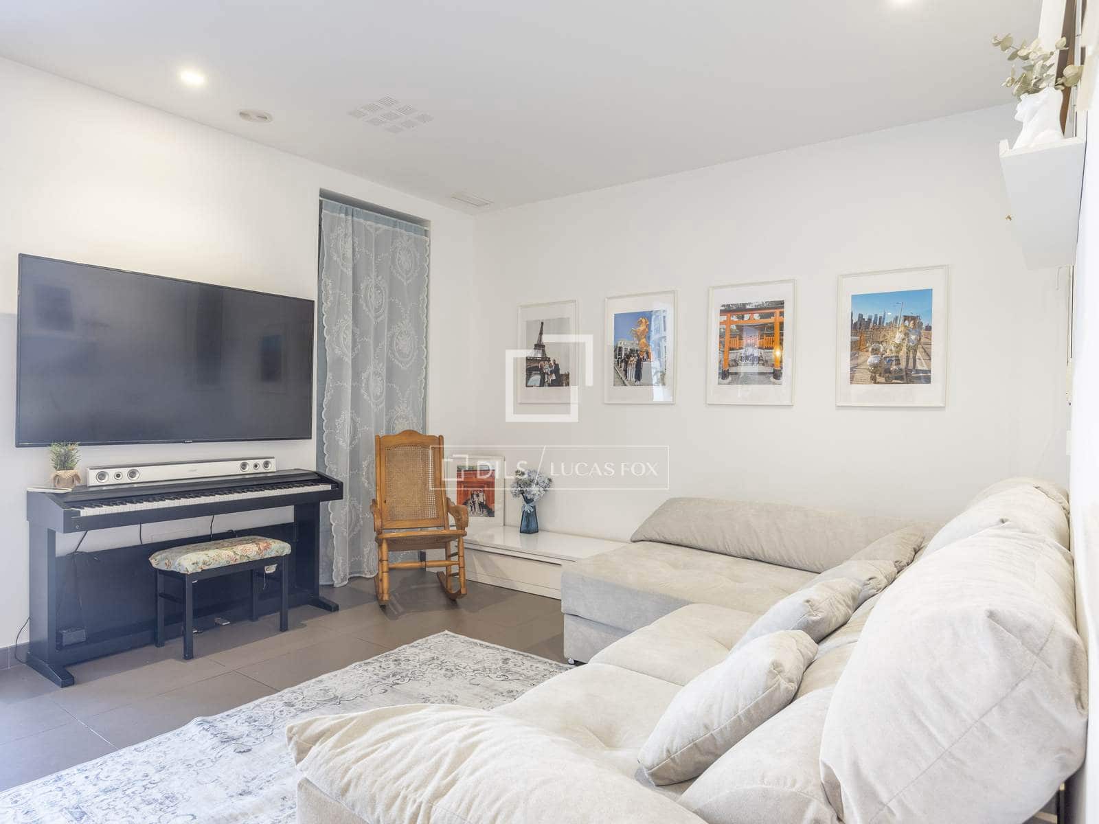 3 bedroom Apartment for rent in Valencia city - € 3,000 (Ref: 9806946)