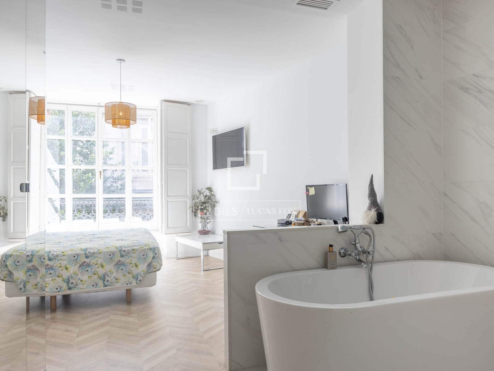 3 bedroom Apartment for rent in Valencia city - € 3,000 (Ref: 9806946)