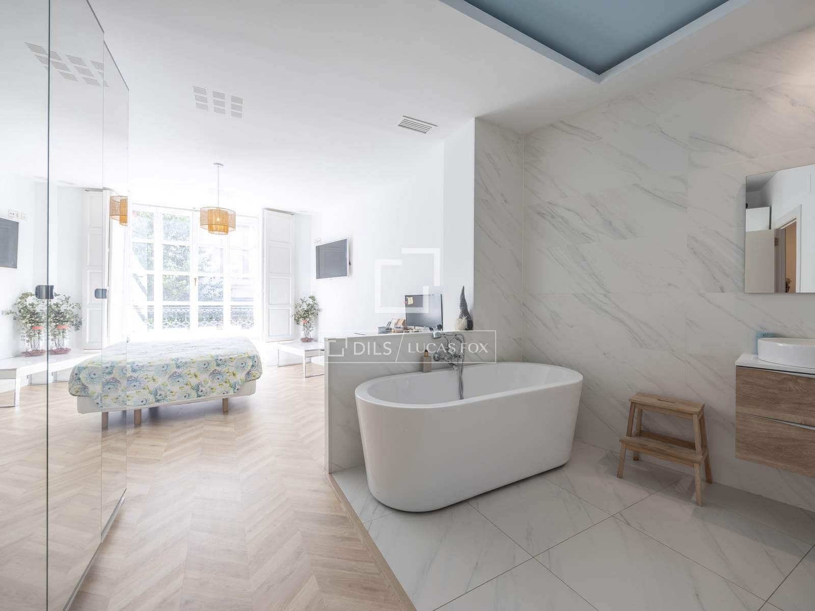 3 bedroom Apartment for rent in Valencia city - € 3,000 (Ref: 9806946)