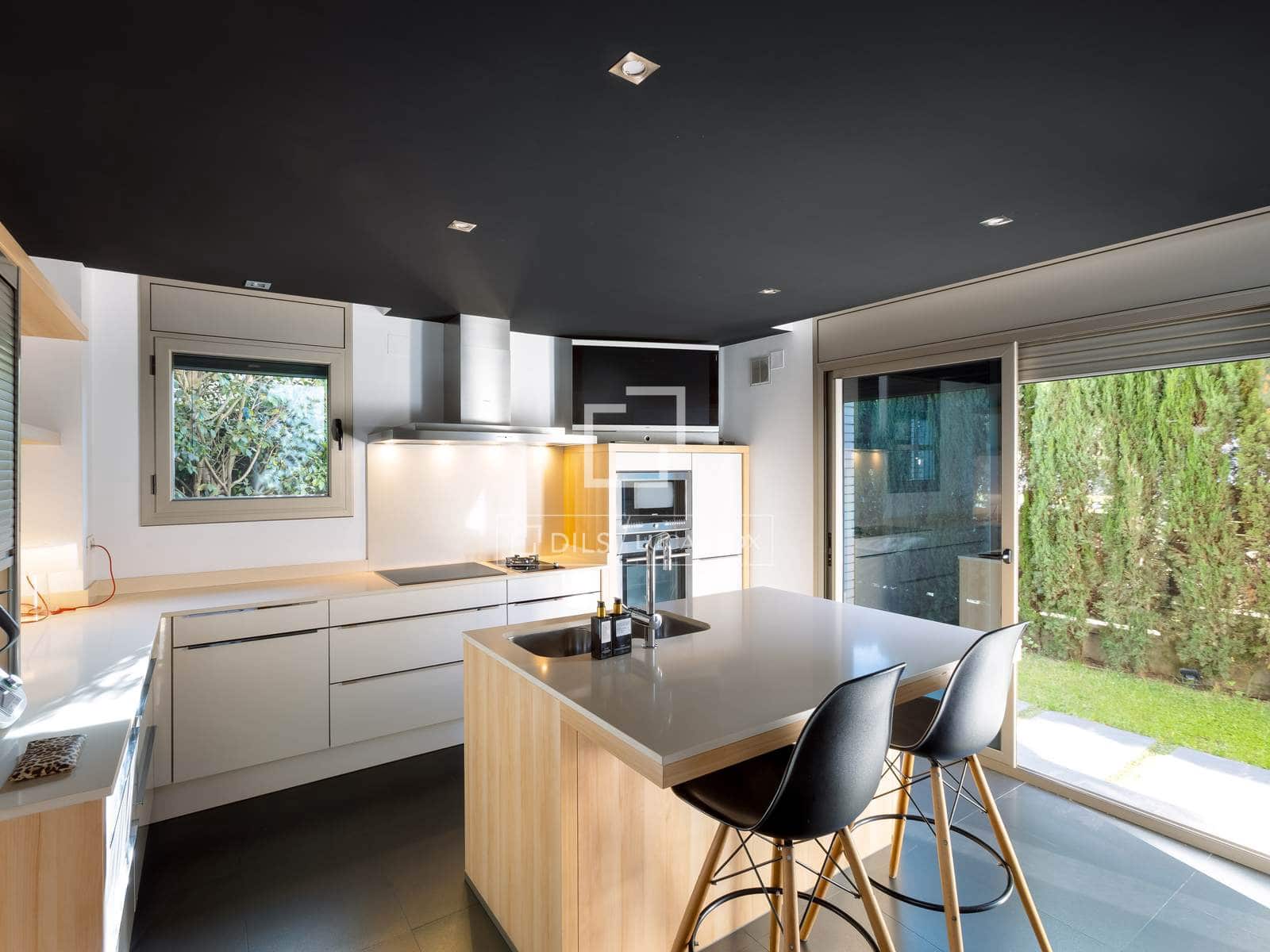 6 sypialnia Willa na sprzedaż w Vilassar de Dalt z basenem garażem - 1 400 000 € (Ref: 9807112)