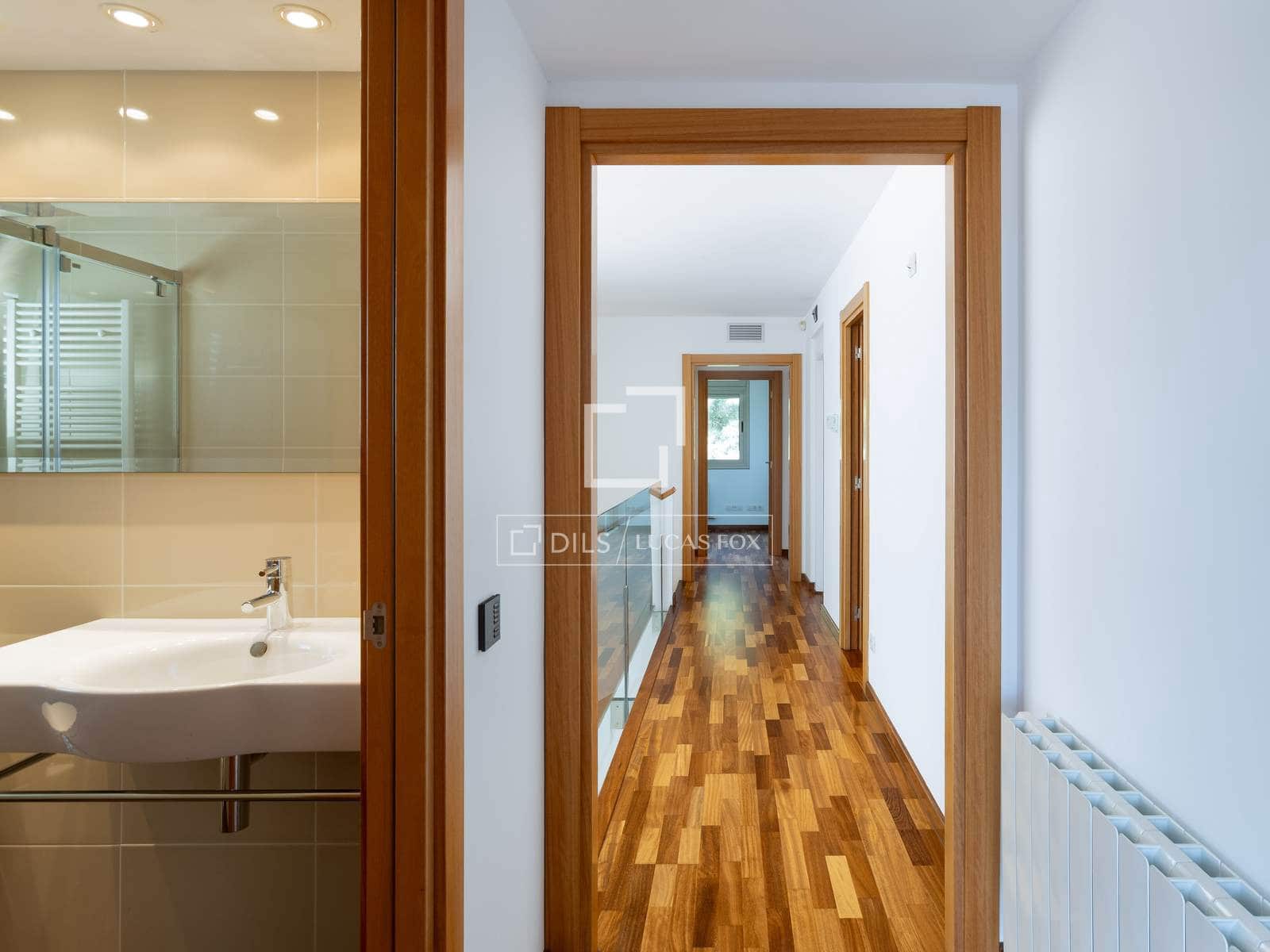 6 sypialnia Willa na sprzedaż w Vilassar de Dalt z basenem garażem - 1 400 000 € (Ref: 9807112)