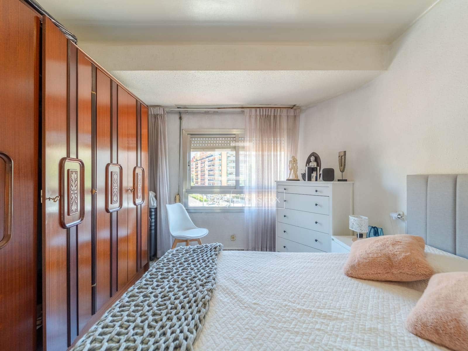 4 sovrum Lägenhet till salu i Valencia stad - 270 000 € (Ref: 9807388)