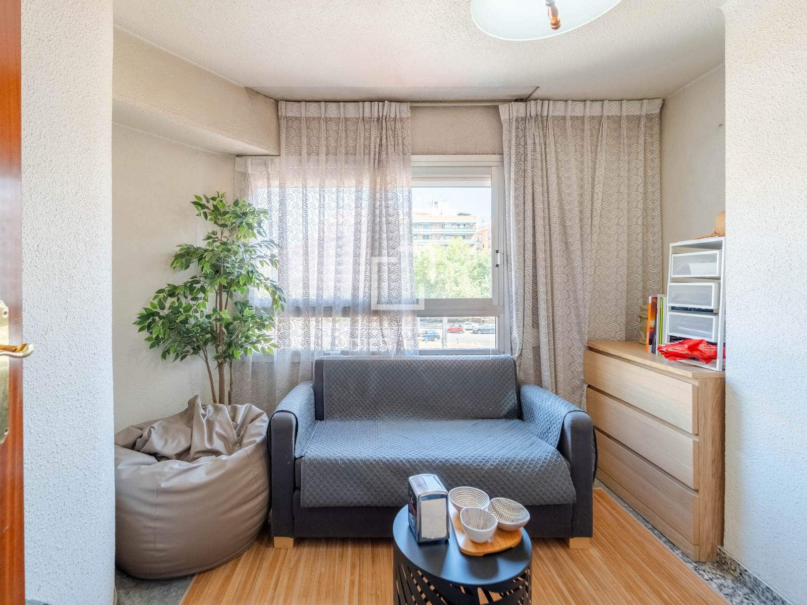 4 sovrum Lägenhet till salu i Valencia stad - 270 000 € (Ref: 9807388)