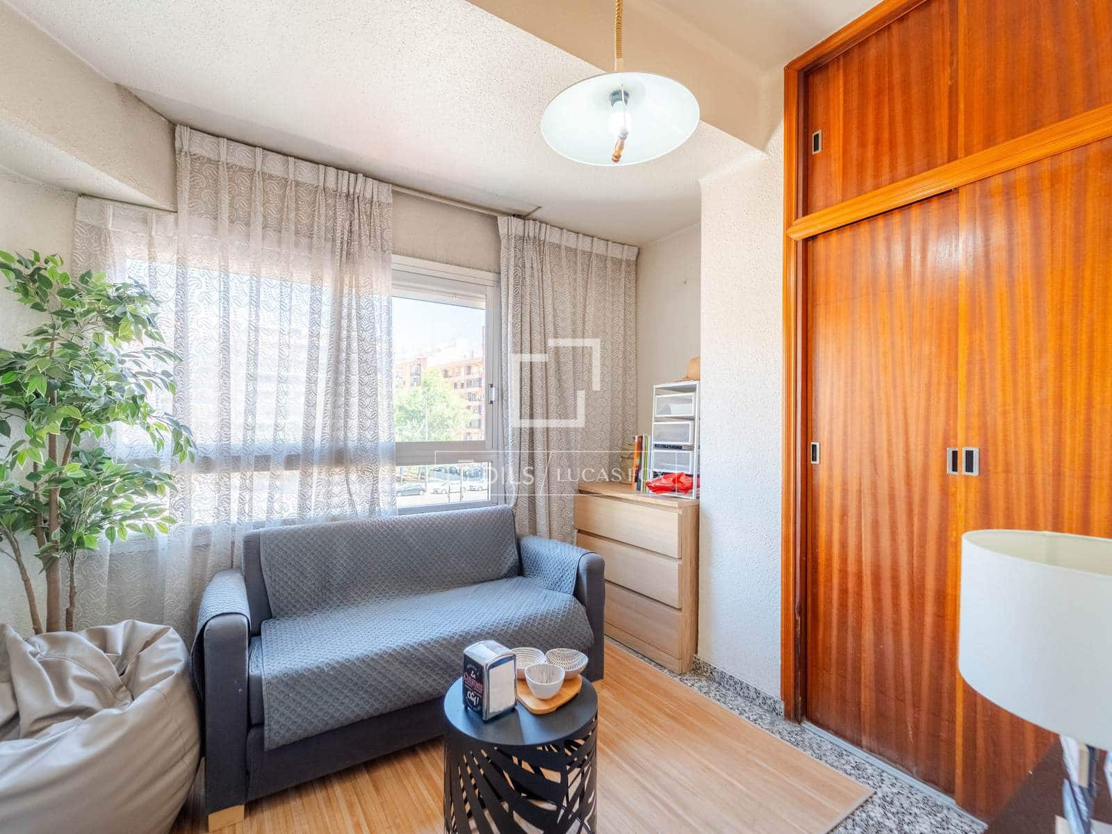4 sovrum Lägenhet till salu i Valencia stad - 270 000 € (Ref: 9807388)
