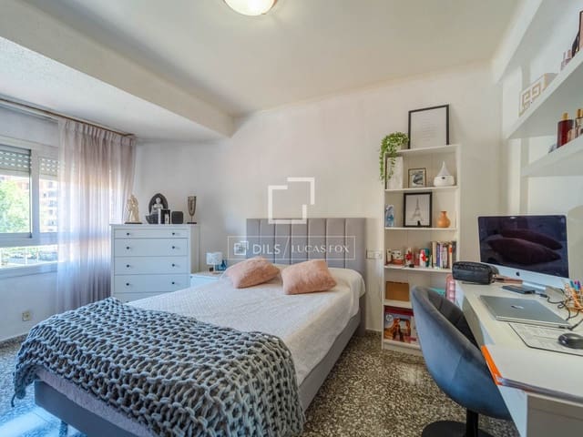 4 sovrum Lägenhet till salu i Valencia stad - 270 000 € (Ref: 9807388)