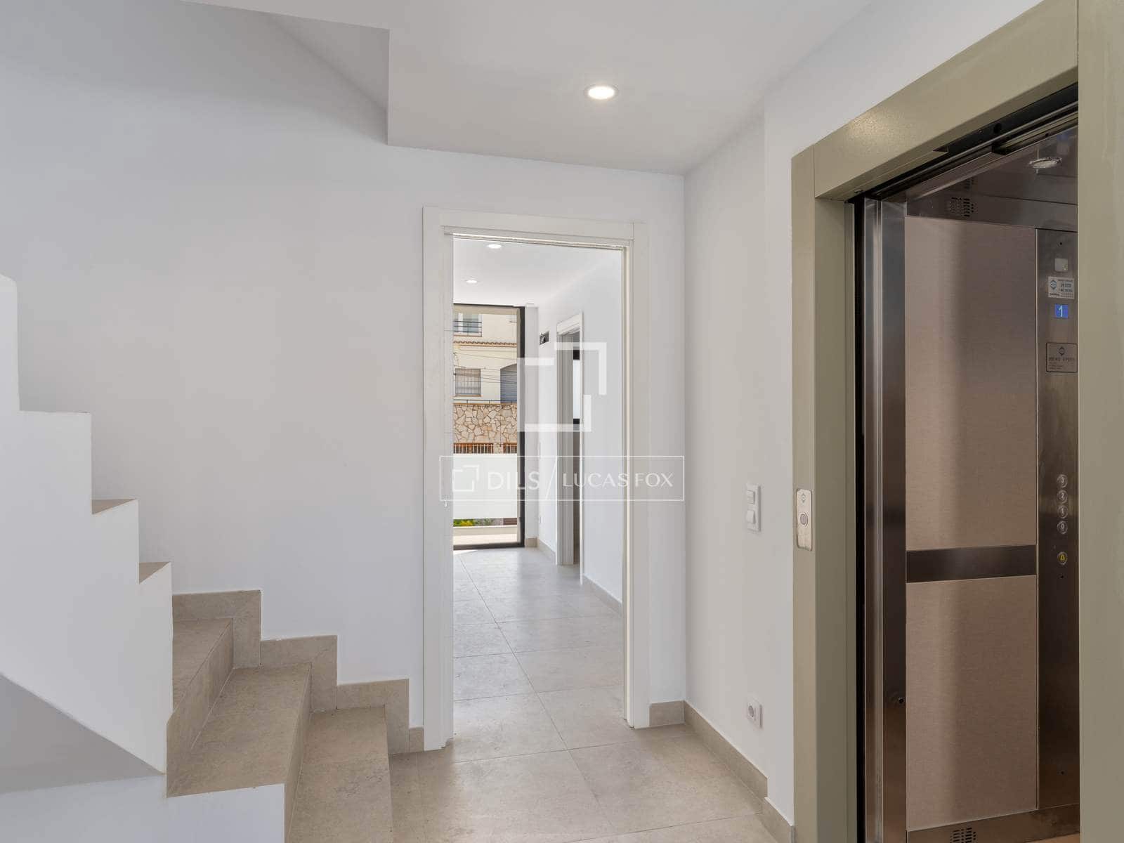 3 slaapkamer Villa te koop in Empuriabrava met garage - € 585.000 (Ref: 9807389)