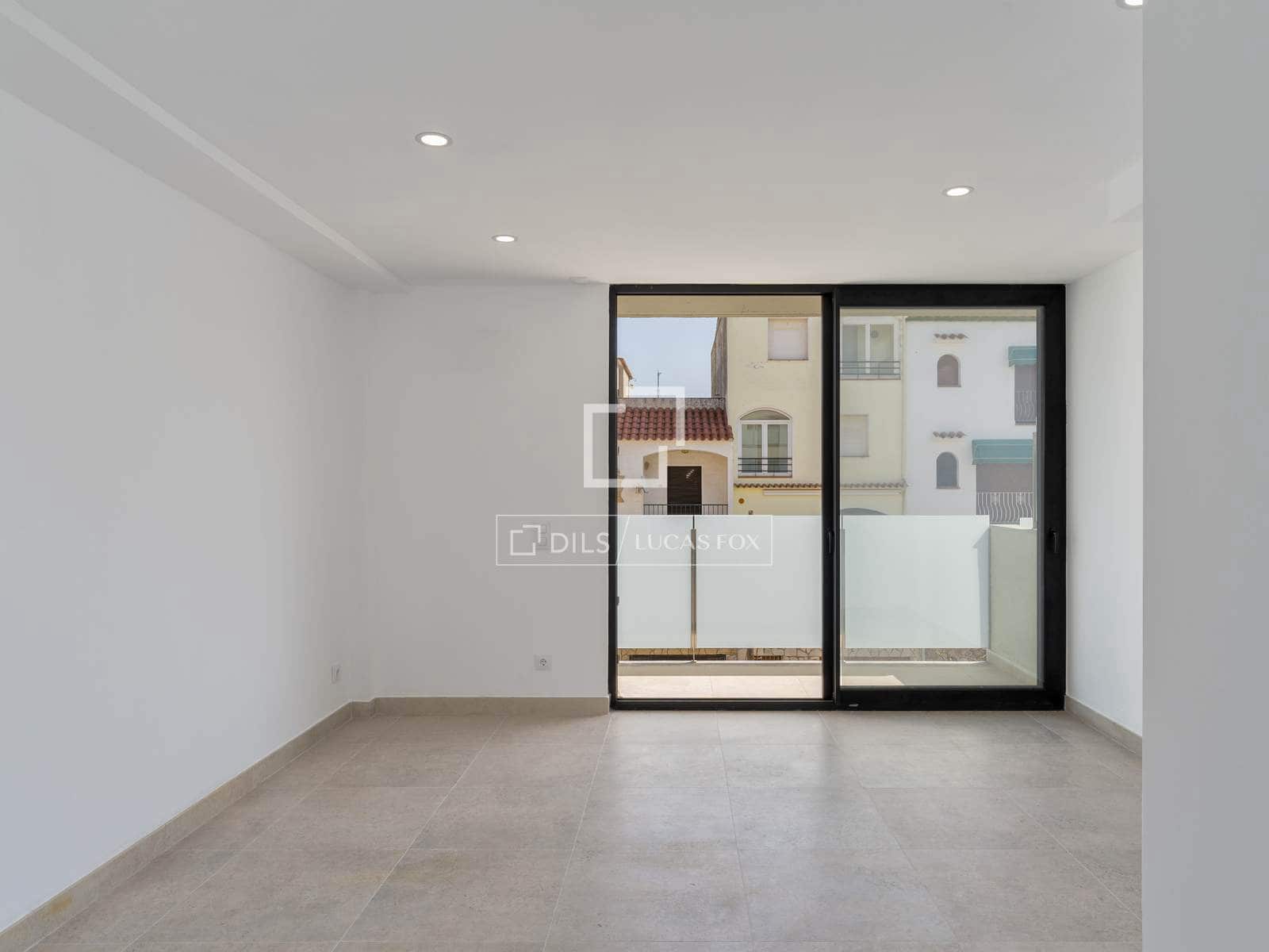 3 slaapkamer Villa te koop in Empuriabrava met garage - € 585.000 (Ref: 9807389)