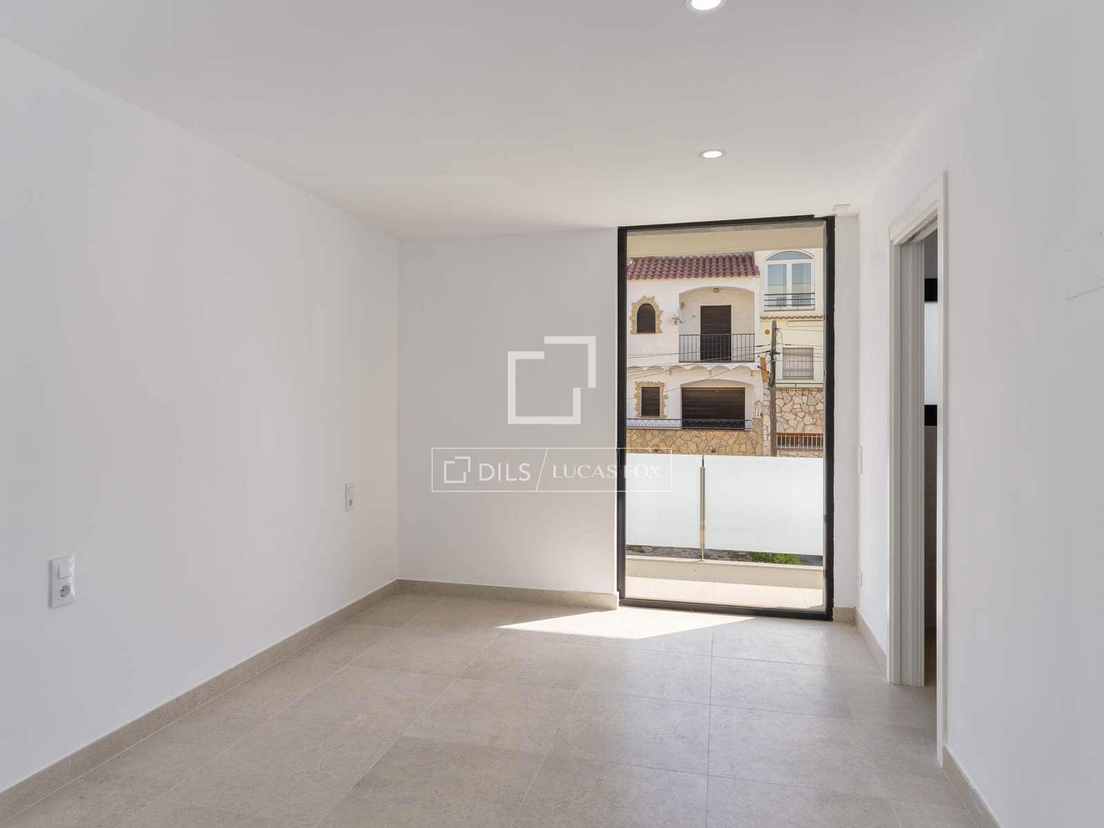 3 slaapkamer Villa te koop in Empuriabrava met garage - € 585.000 (Ref: 9807389)