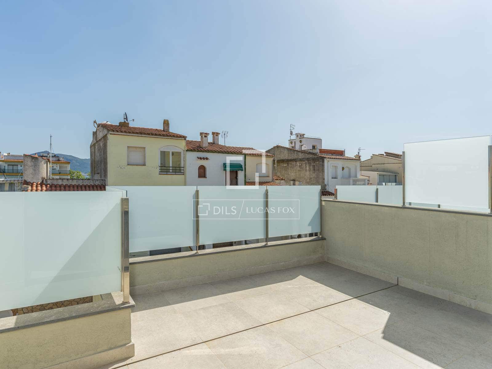 3 slaapkamer Villa te koop in Empuriabrava met garage - € 585.000 (Ref: 9807389)