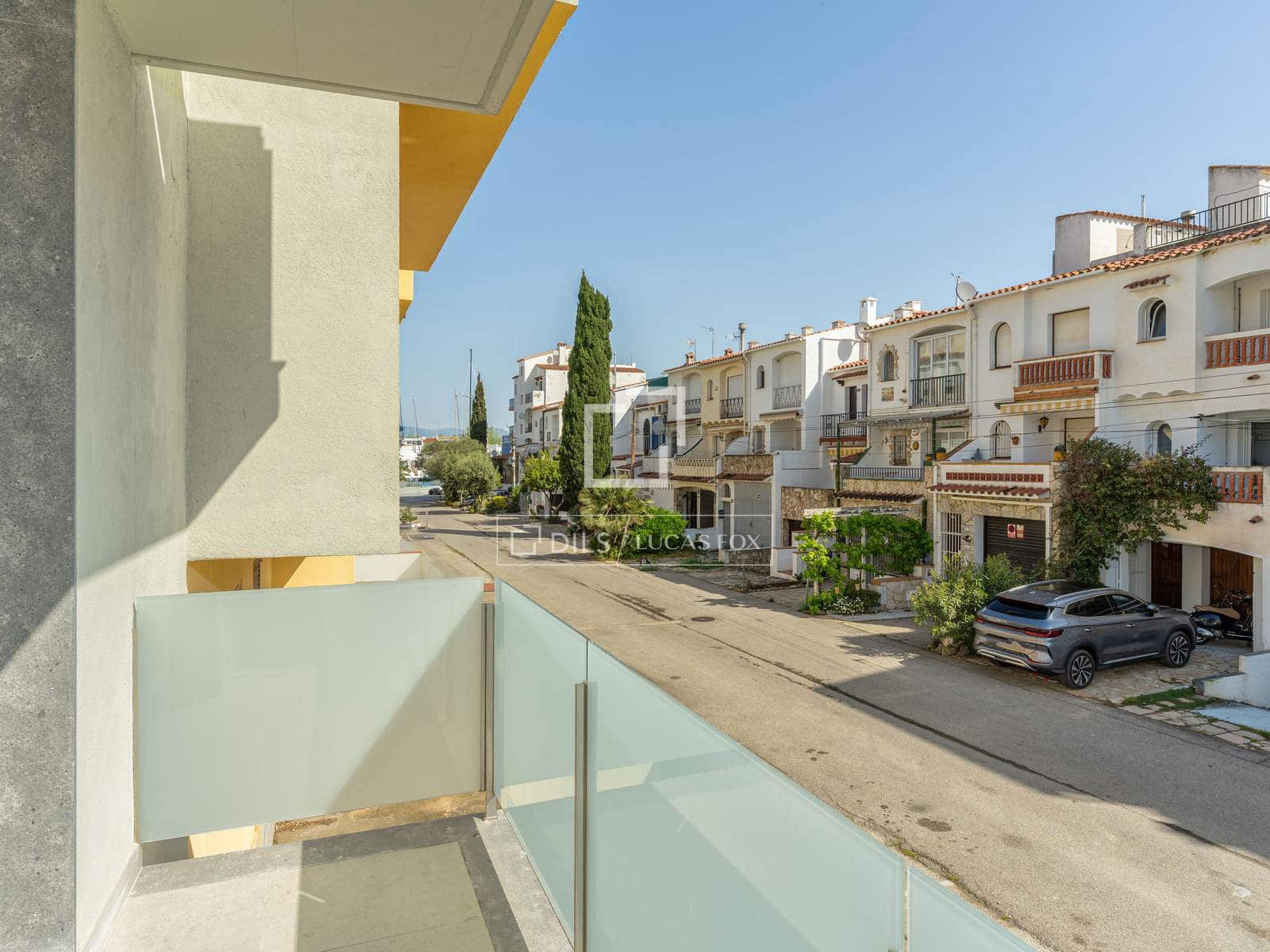 3 slaapkamer Villa te koop in Empuriabrava met garage - € 585.000 (Ref: 9807389)