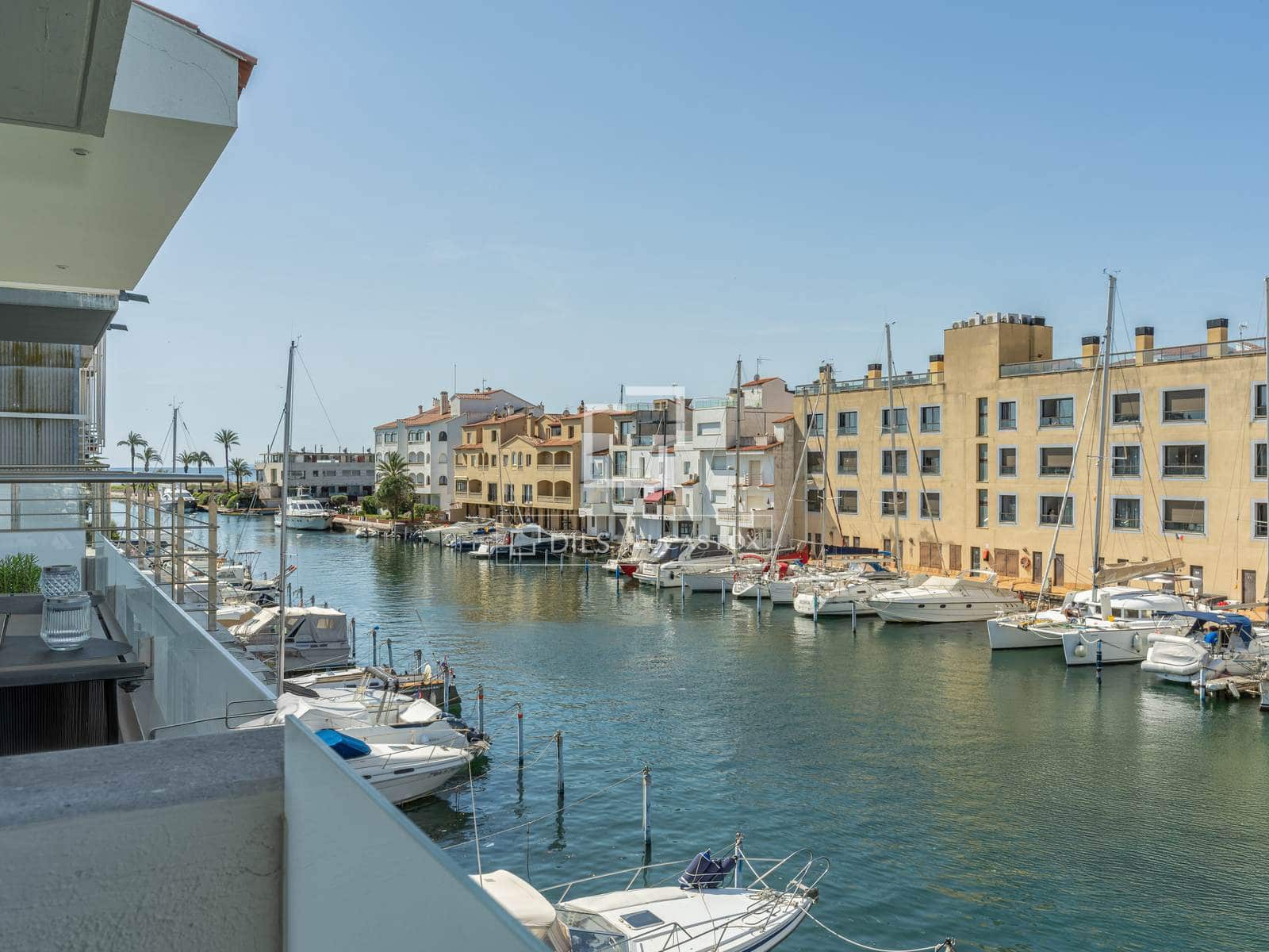 3 slaapkamer Villa te koop in Empuriabrava met garage - € 585.000 (Ref: 9807389)