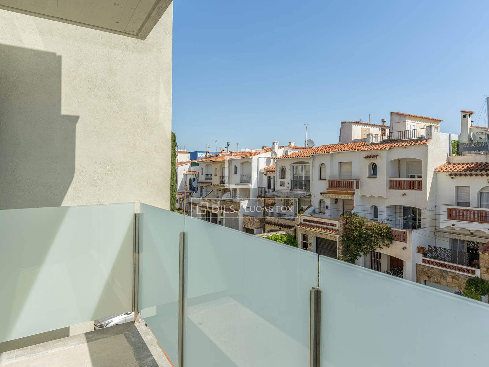 3 slaapkamer Villa te koop in Empuriabrava met garage - € 585.000 (Ref: 9807389)