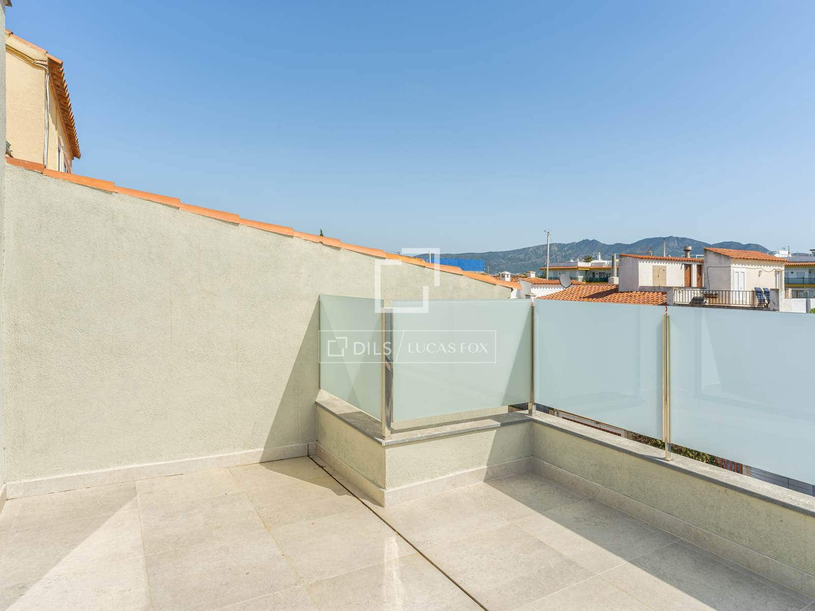 3 slaapkamer Villa te koop in Empuriabrava met garage - € 585.000 (Ref: 9807389)