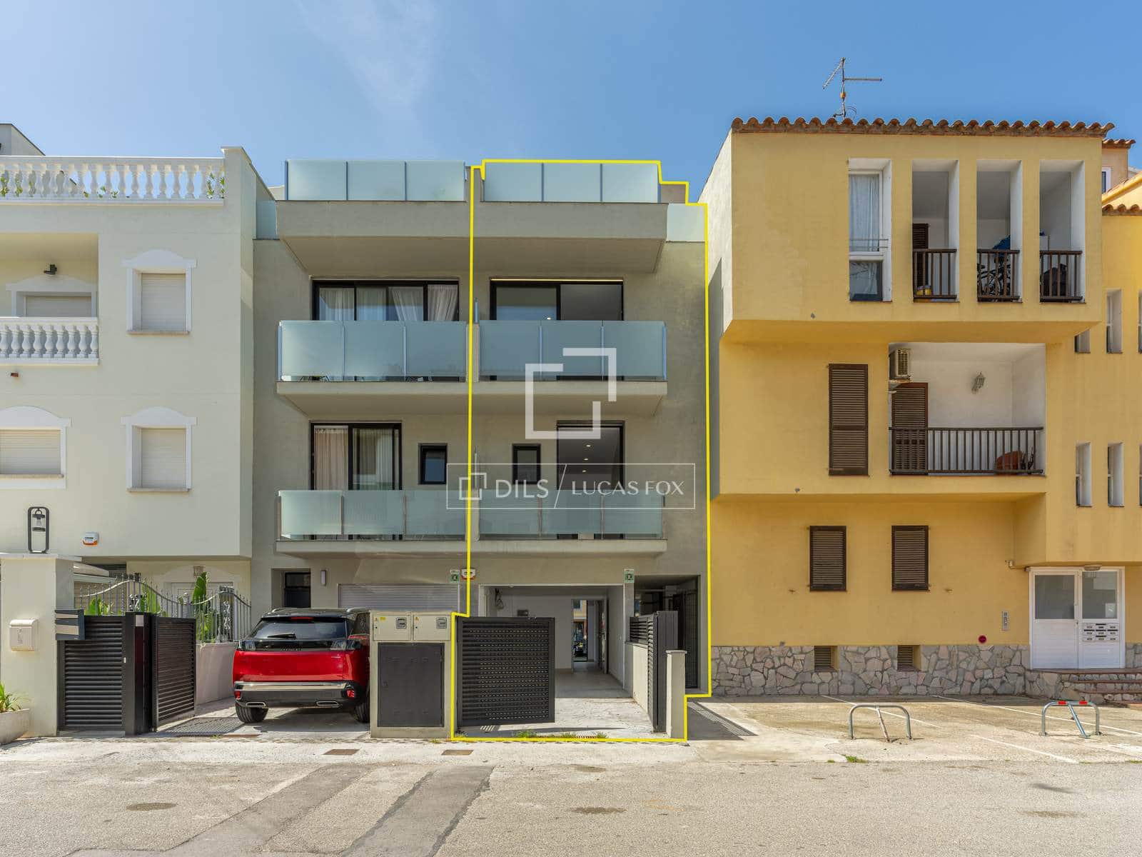 3 slaapkamer Villa te koop in Empuriabrava met garage - € 585.000 (Ref: 9807389)