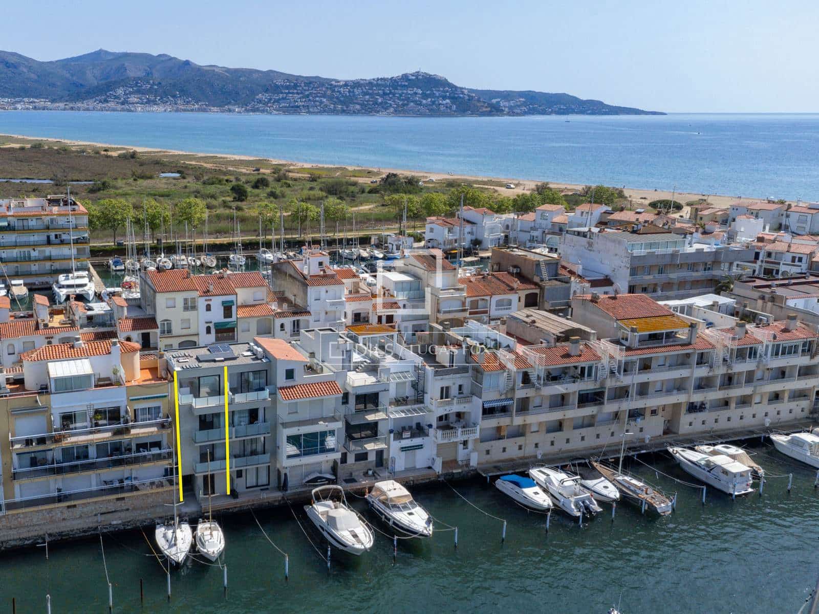 3 slaapkamer Villa te koop in Empuriabrava met garage - € 585.000 (Ref: 9807389)