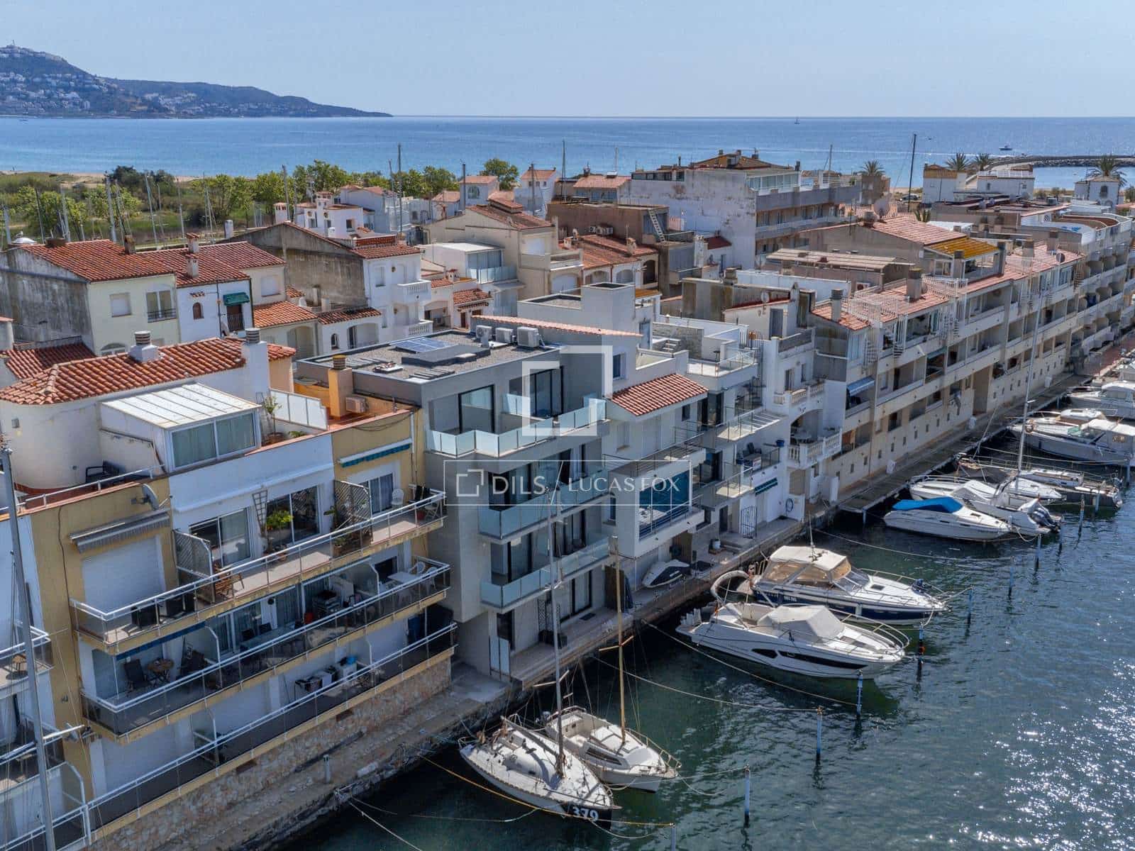 3 slaapkamer Villa te koop in Empuriabrava met garage - € 585.000 (Ref: 9807389)