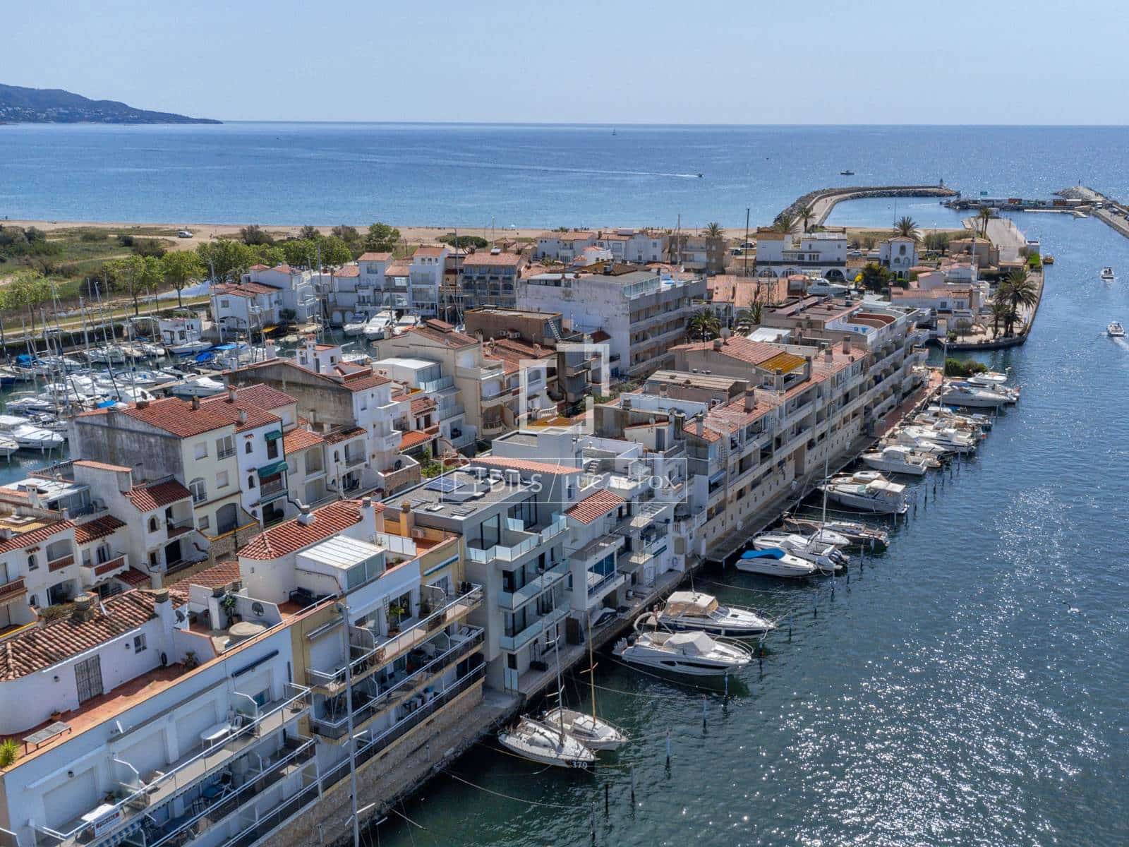 3 slaapkamer Villa te koop in Empuriabrava met garage - € 585.000 (Ref: 9807389)