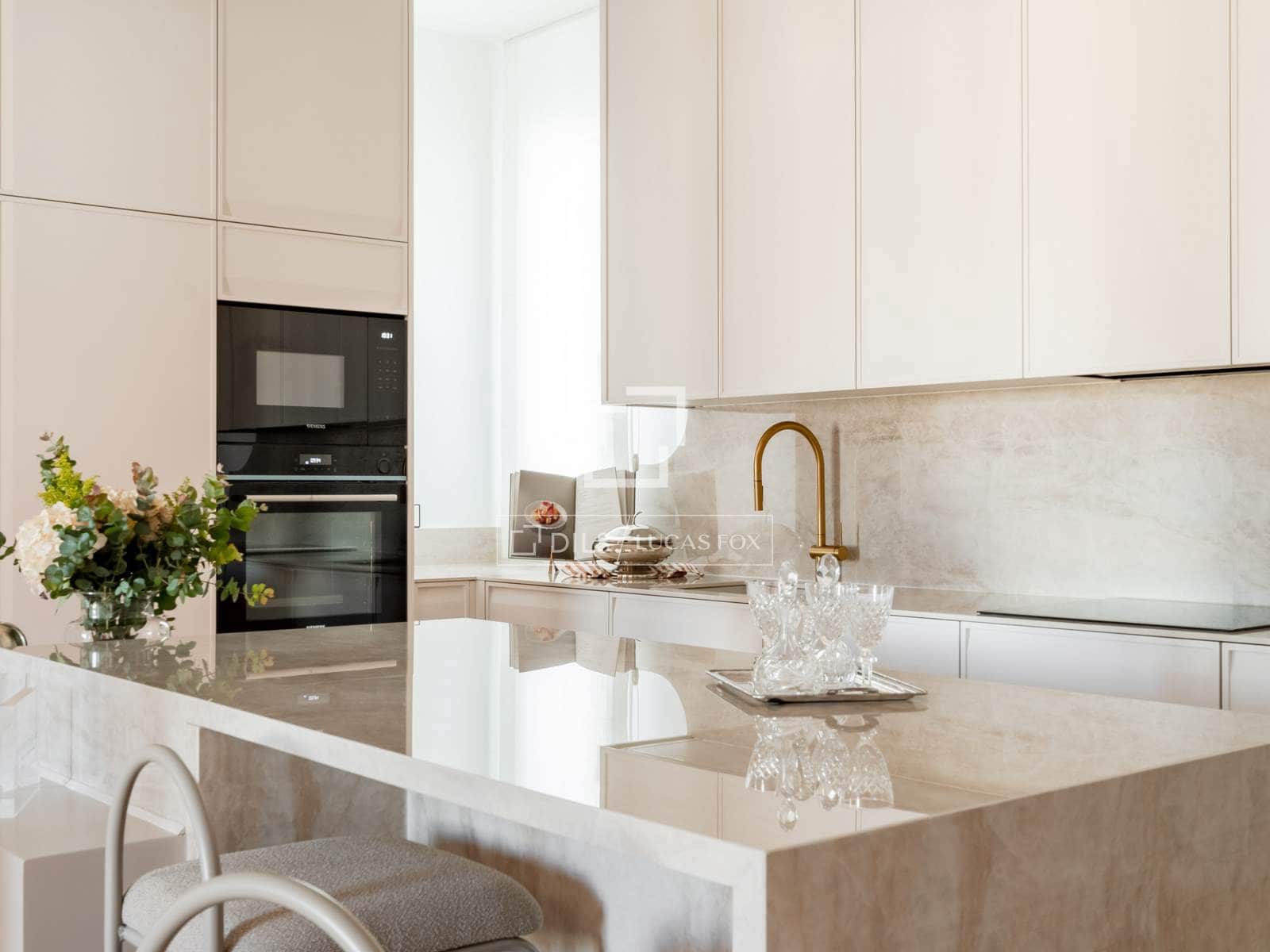 4 makuuhuone Huoneisto myytävänä paikassa Madrid kaupunki mukana 
autotalli - 2 700 000 € (Ref: 9809385)