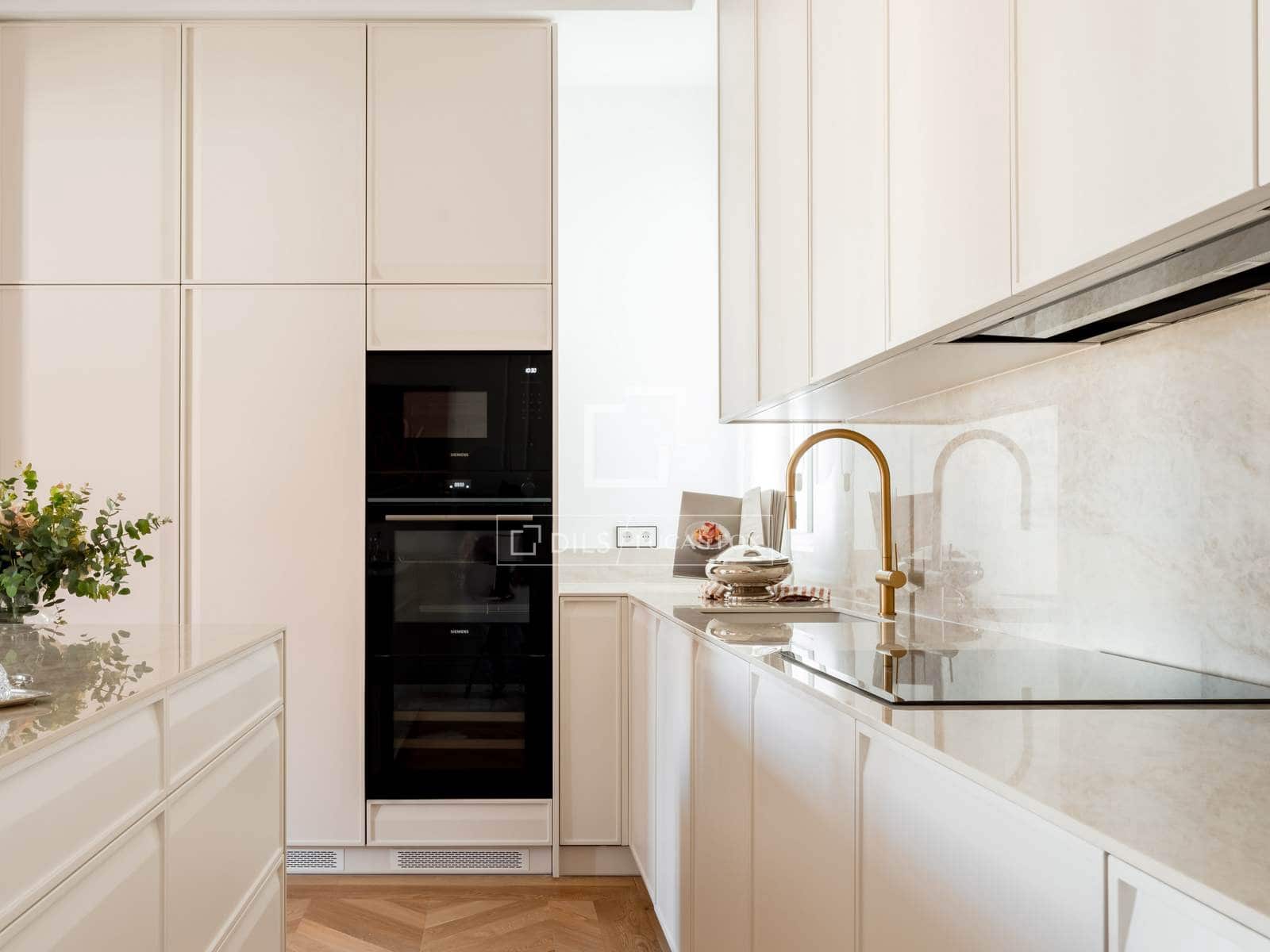 4 makuuhuone Huoneisto myytävänä paikassa Madrid kaupunki mukana 
autotalli - 2 700 000 € (Ref: 9809385)