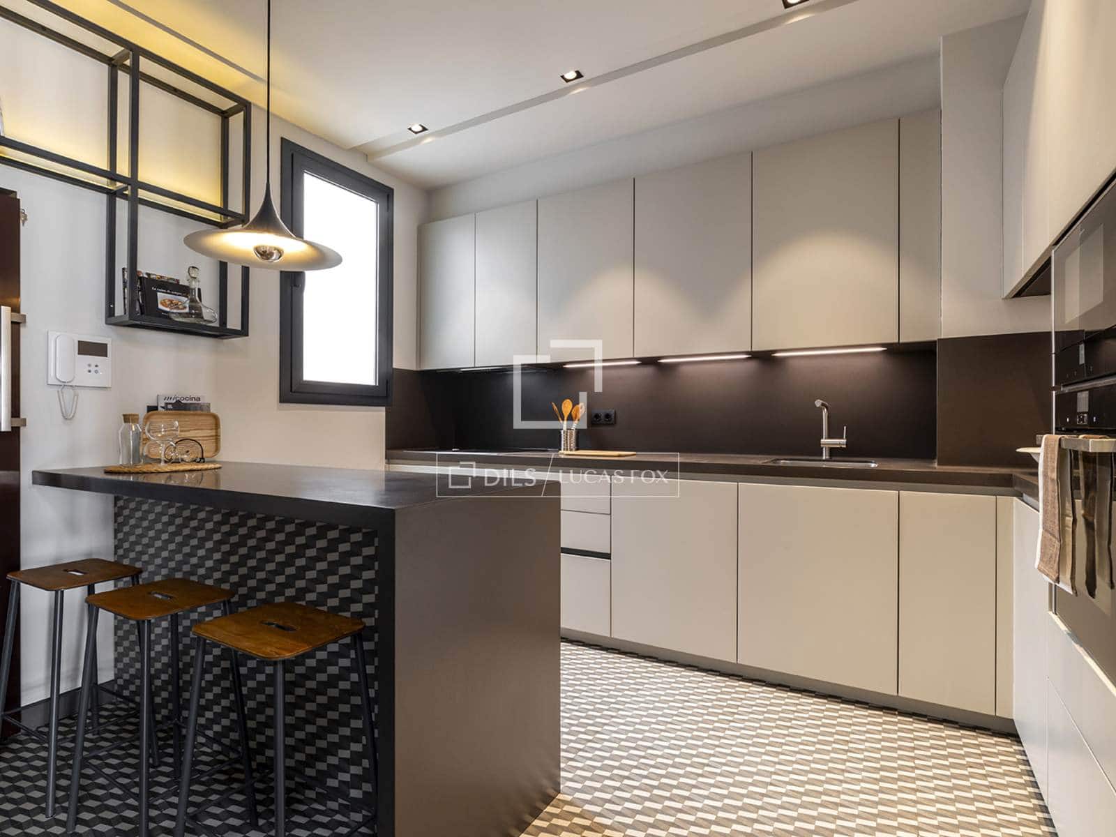 3 slaapkamer Appartement te huur in Barcelona stad - € 8.700 (Ref: 9809387)
