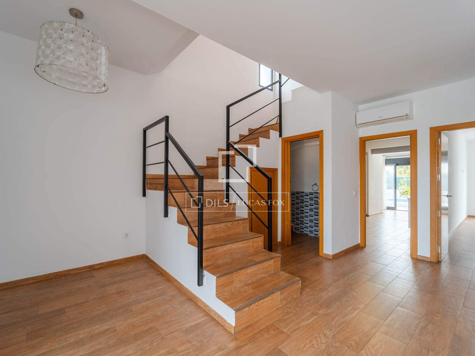 4 soverom Villa til leie i Burjassot med svømmebasseng garasje - € 3 350 (Ref: 9809782)