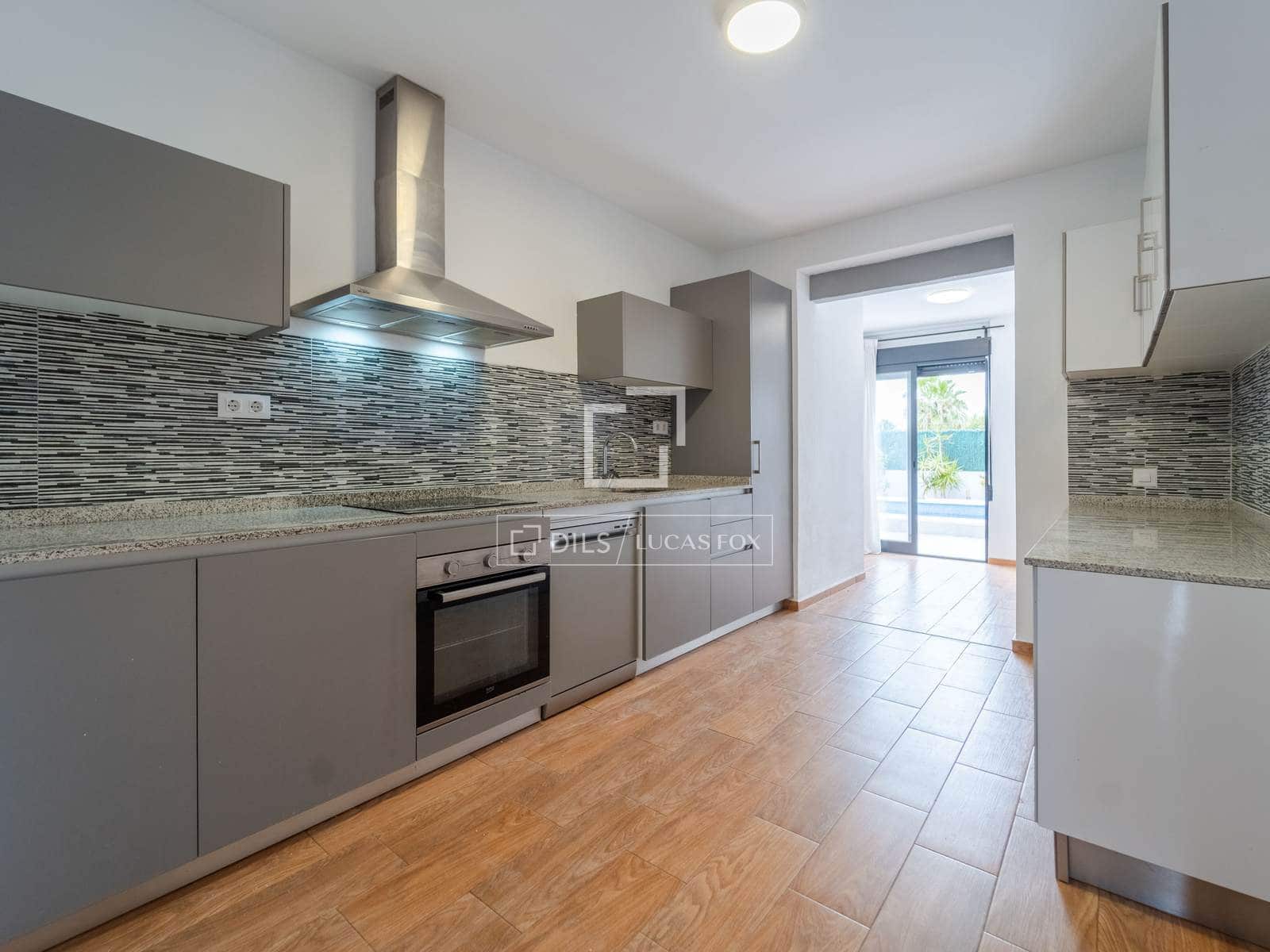 4 soverom Villa til leie i Burjassot med svømmebasseng garasje - € 3 350 (Ref: 9809782)