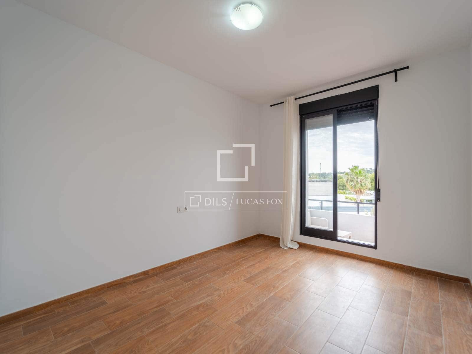 4 soverom Villa til leie i Burjassot med svømmebasseng garasje - € 3 350 (Ref: 9809782)