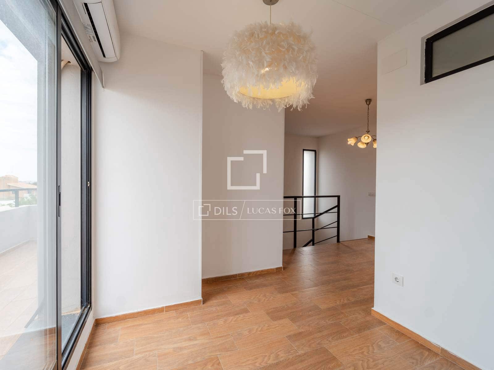 4 soverom Villa til leie i Burjassot med svømmebasseng garasje - € 3 350 (Ref: 9809782)