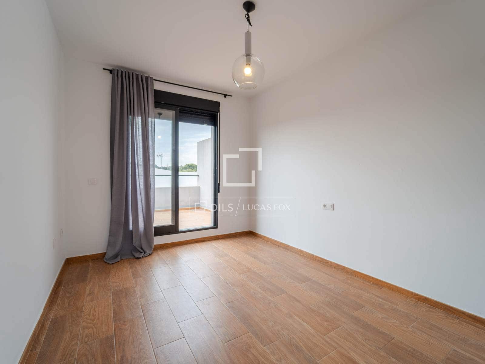 4 soverom Villa til leie i Burjassot med svømmebasseng garasje - € 3 350 (Ref: 9809782)