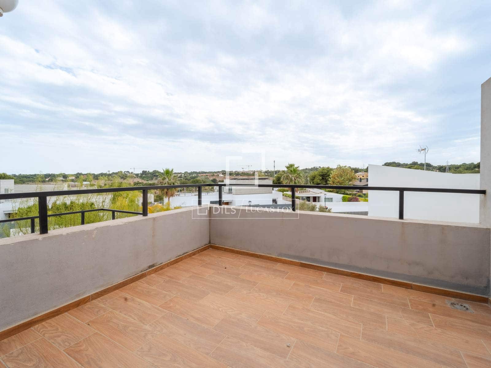 4 soverom Villa til leie i Burjassot med svømmebasseng garasje - € 3 350 (Ref: 9809782)