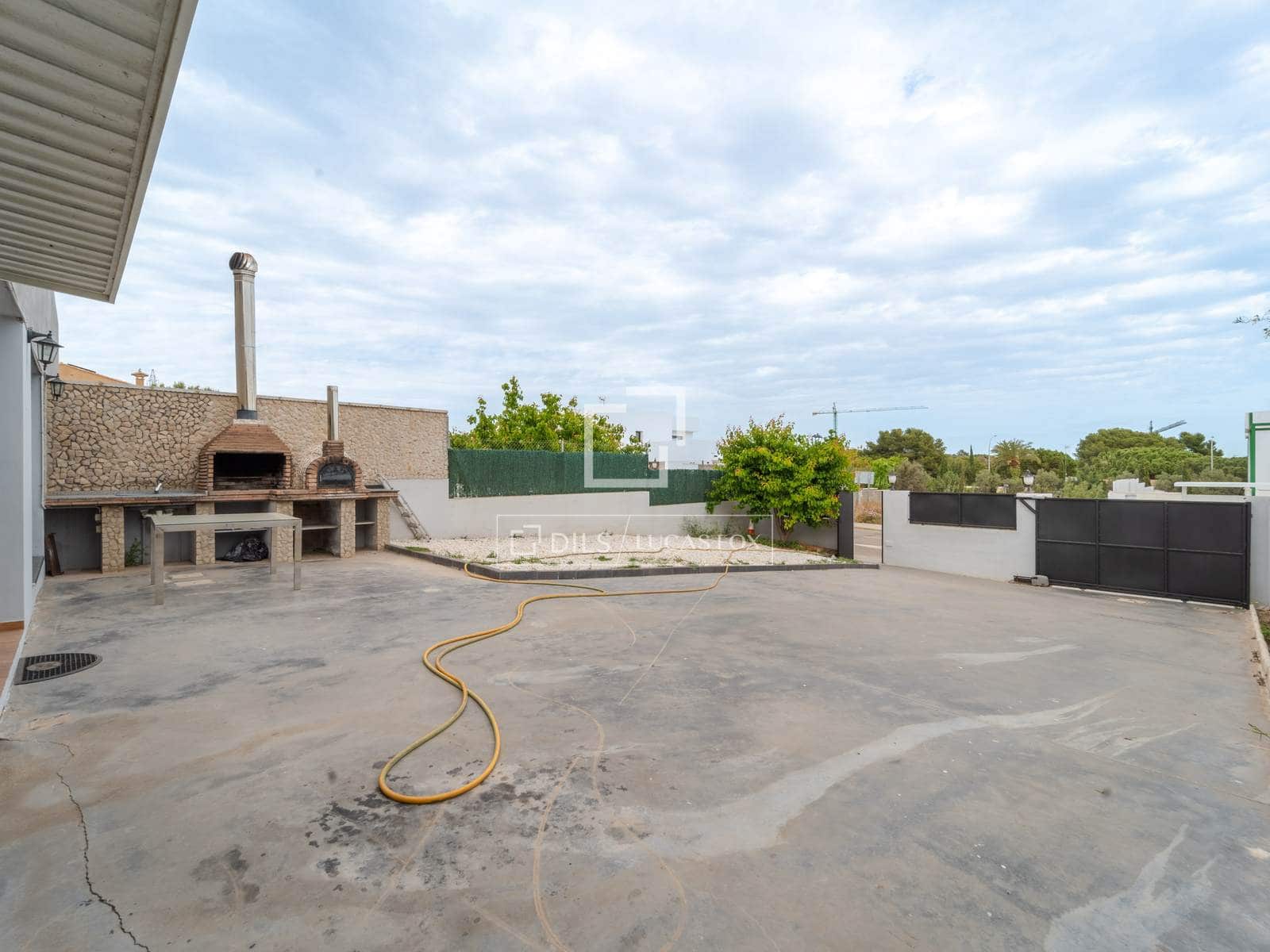 4 soverom Villa til leie i Burjassot med svømmebasseng garasje - € 3 350 (Ref: 9809782)