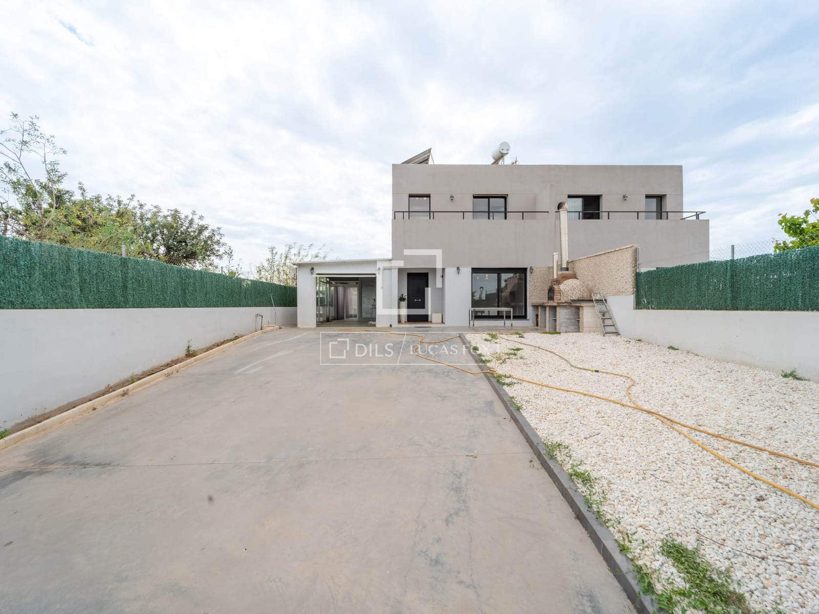 4 soverom Villa til leie i Burjassot med svømmebasseng garasje - € 3 350 (Ref: 9809782)