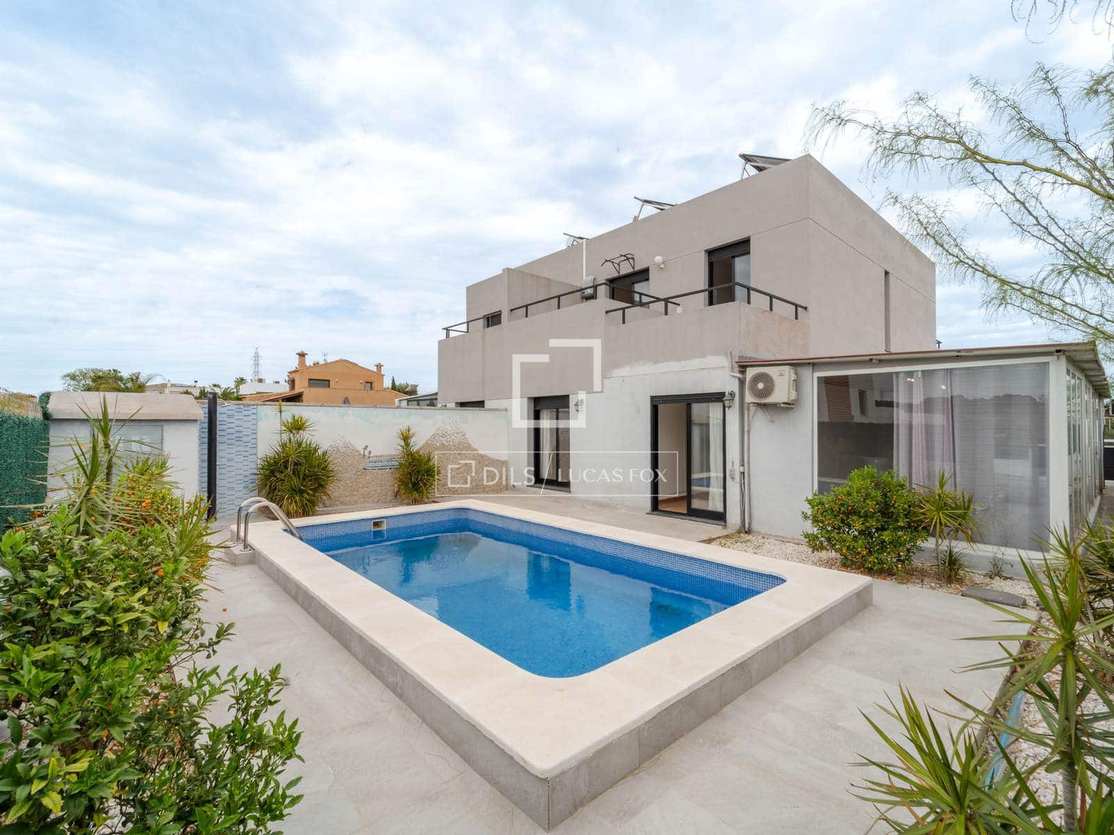 4 soverom Villa til leie i Burjassot med svømmebasseng garasje - € 3 350 (Ref: 9809782)