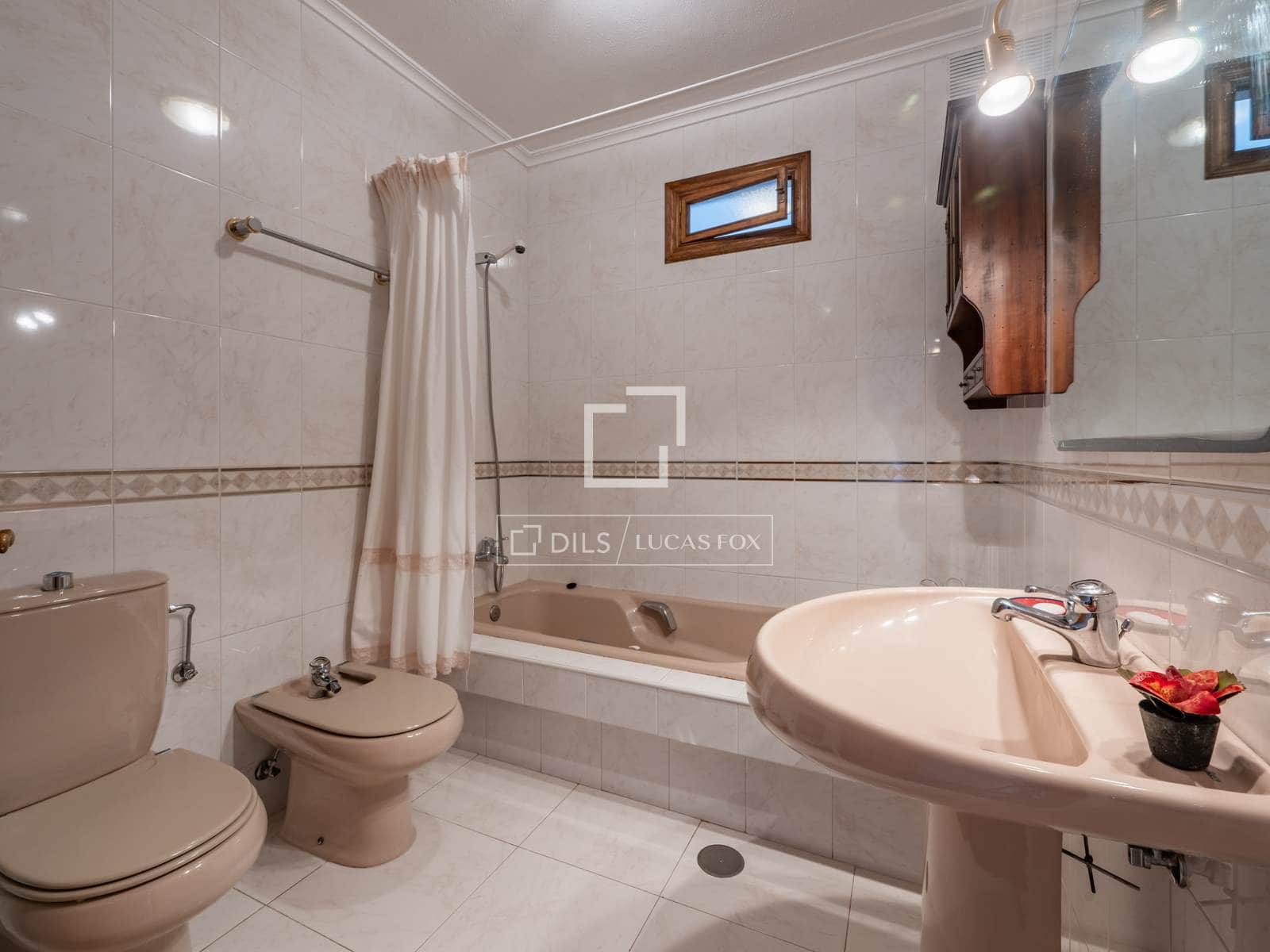 6 bedroom Villa for sale in Foz with garage - € 1,300,000 (Ref: 9809783)