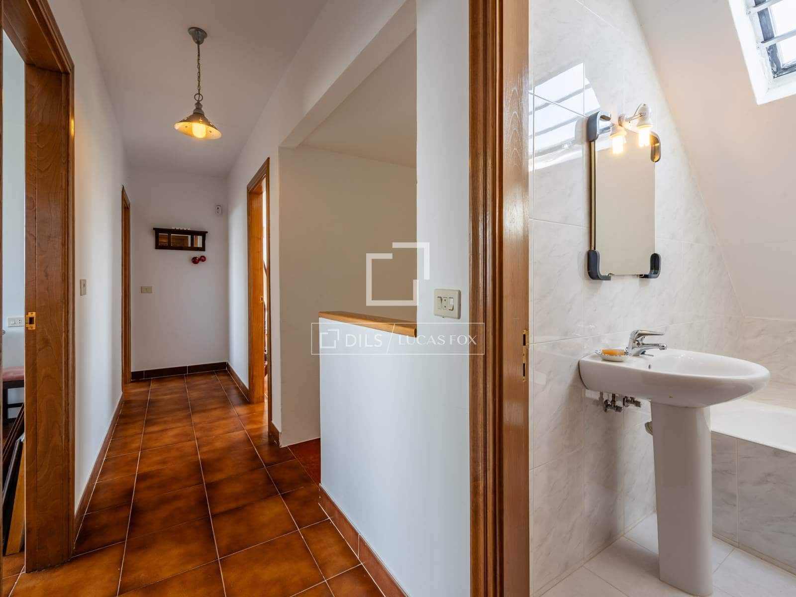 6 bedroom Villa for sale in Foz with garage - € 1,300,000 (Ref: 9809783)