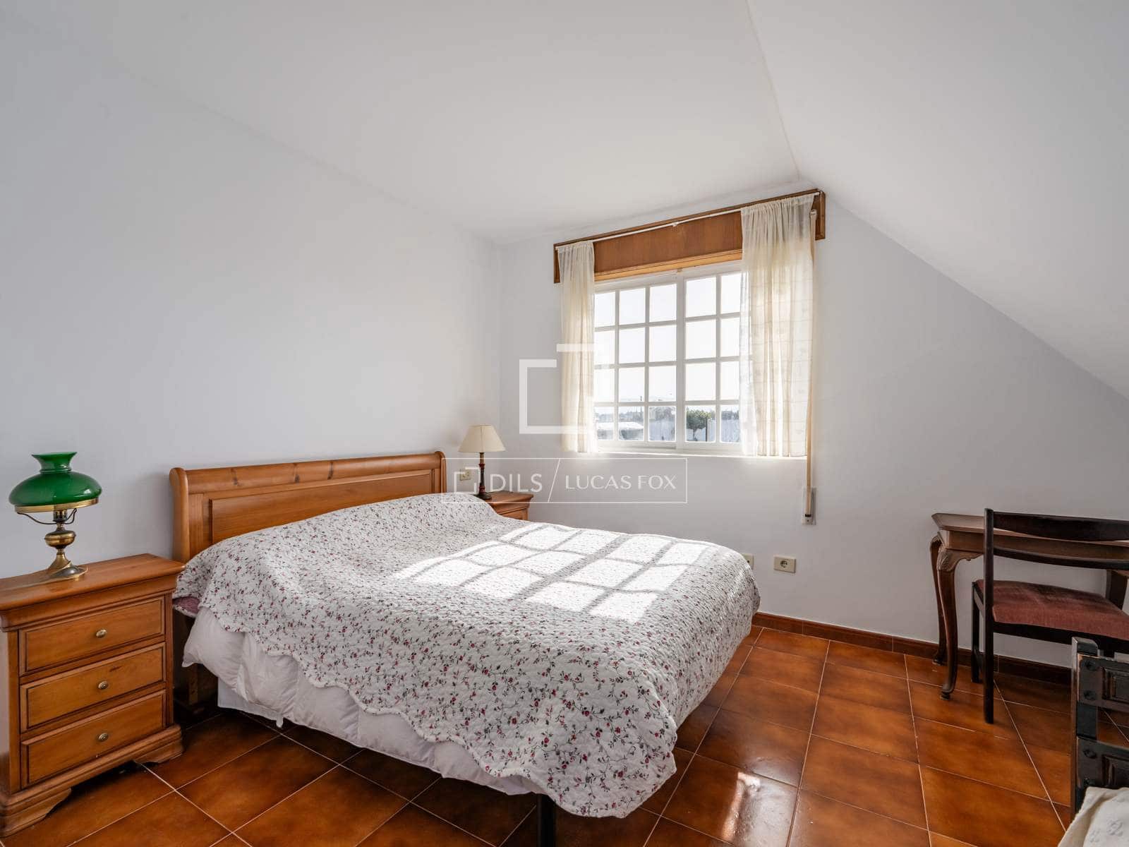 6 bedroom Villa for sale in Foz with garage - € 1,300,000 (Ref: 9809783)