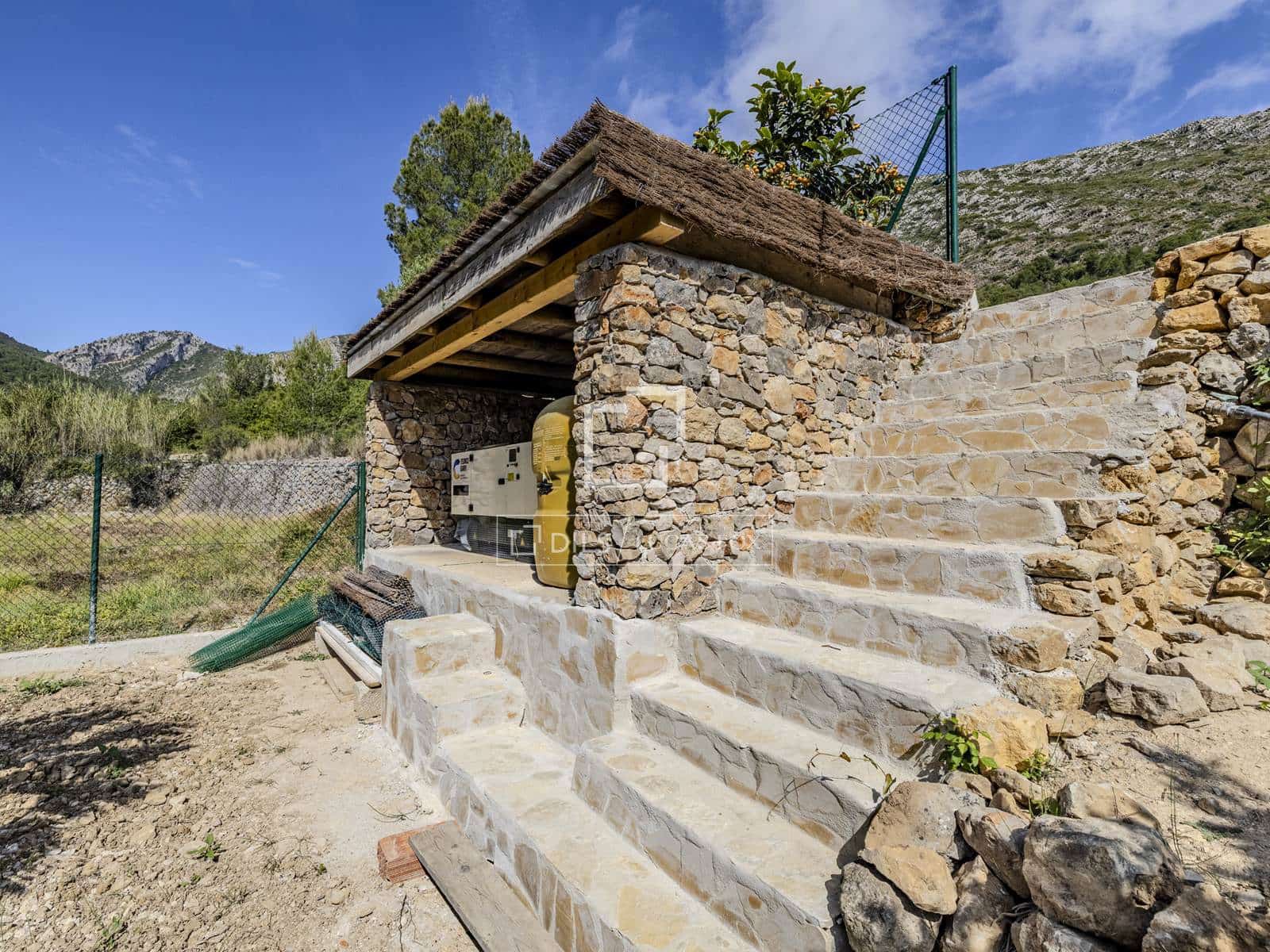 2 bedroom Villa for sale in Pedreguer with garage - € 525,000 (Ref: 9810795)