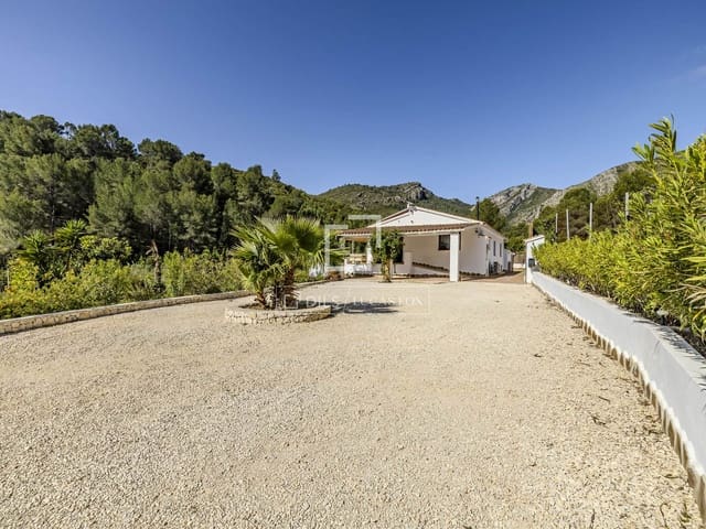 2 bedroom Villa for sale in Pedreguer with garage - € 525,000 (Ref: 9810795)