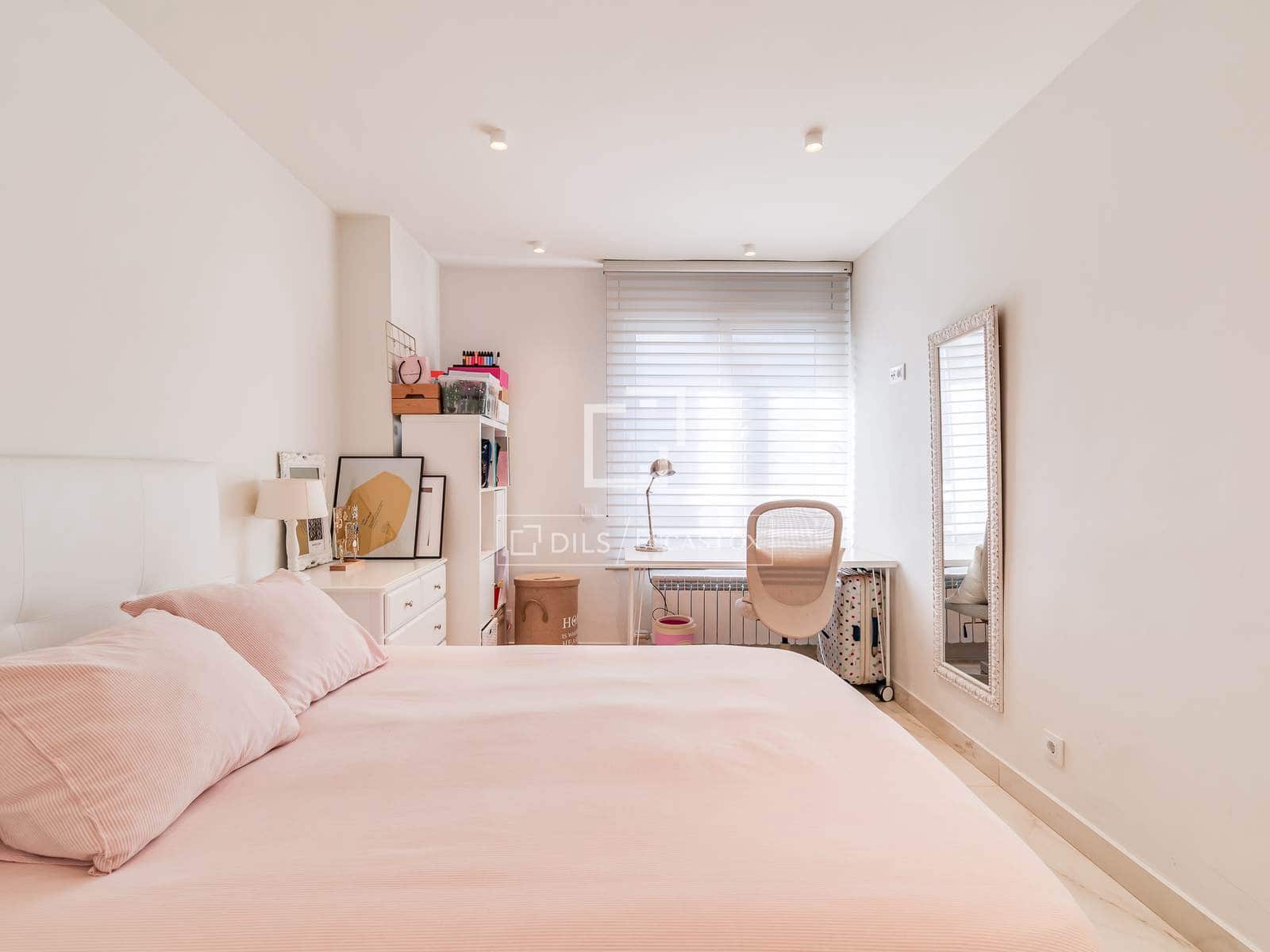 Apartamento de 4 habitaciones en Barcelona ciudad en venta - 1.150.000 € (Ref: 9812558)